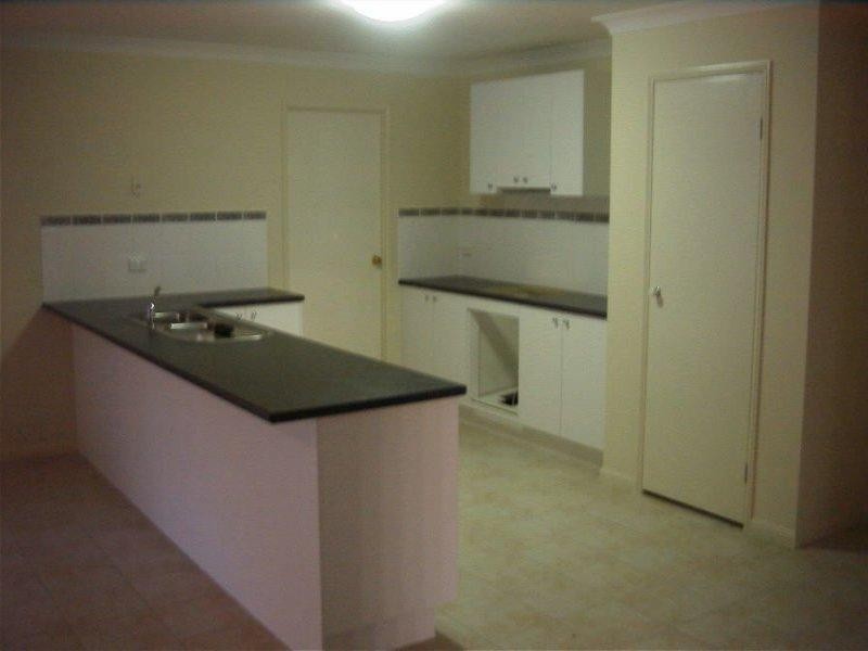 12 Dennis Cl, Calamvale QLD 4116
