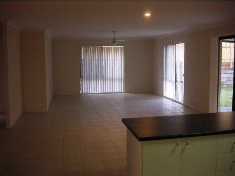12 Dennis Cl, Calamvale QLD 4116