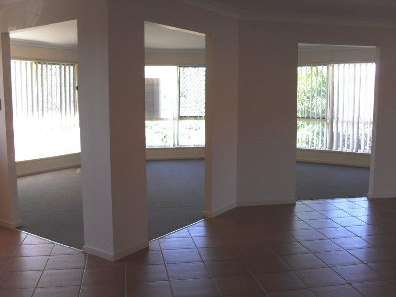 19 Buddy Holly Cl, Parkwood QLD 4214