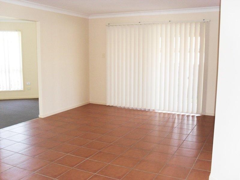 19 Buddy Holly Cl, Parkwood QLD 4214