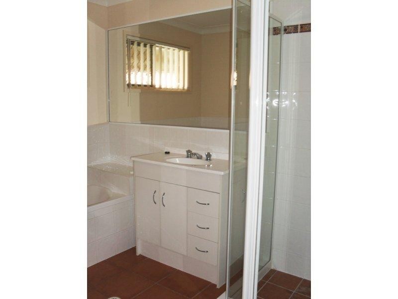 19 Buddy Holly Cl, Parkwood QLD 4214