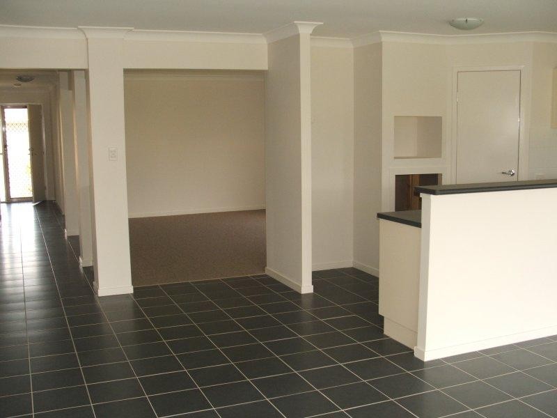 81 Lake Manchester Street St, Logan Reserve QLD 4133