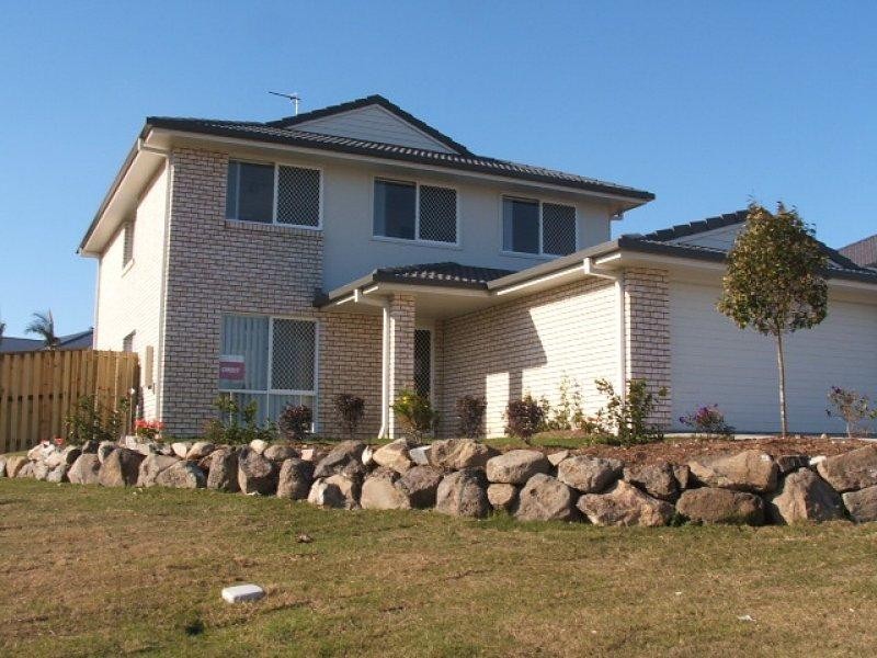 12 Wellers St, Pacific Pines QLD 4211