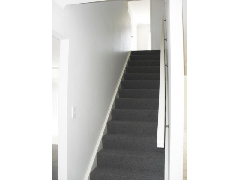 12 Wellers St, Pacific Pines QLD 4211