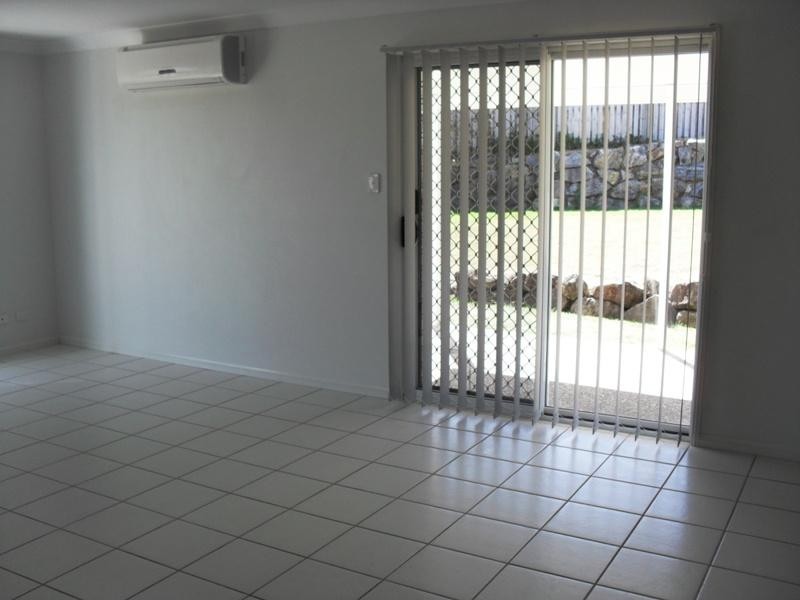 12 Wellers St, Pacific Pines QLD 4211