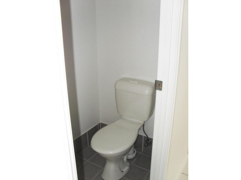 12 Wellers St, Pacific Pines QLD 4211