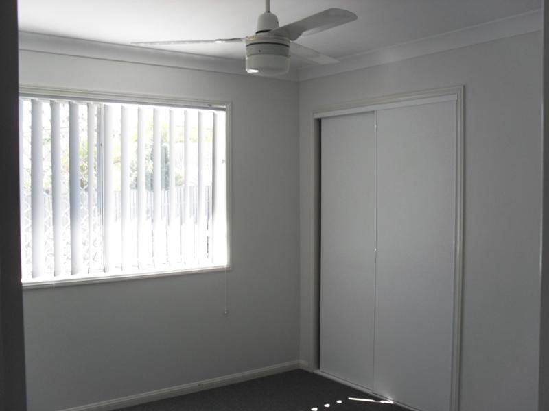 12 Wellers St, Pacific Pines QLD 4211