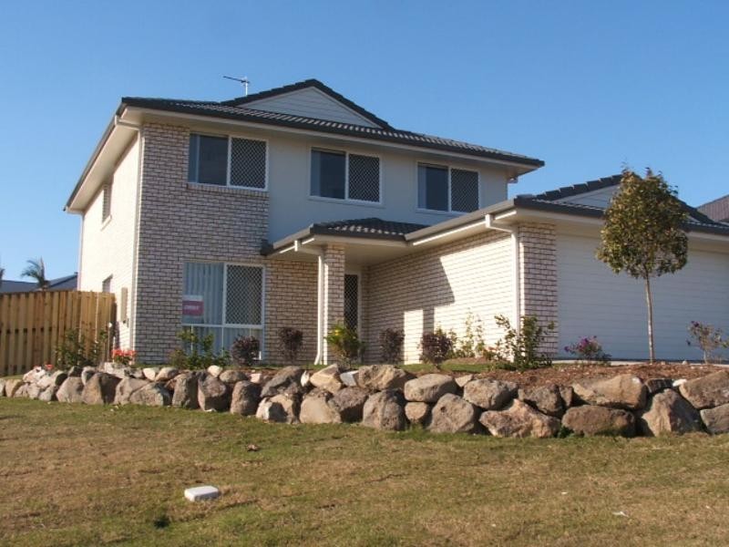 12 Wellers St, Pacific Pines QLD 4211