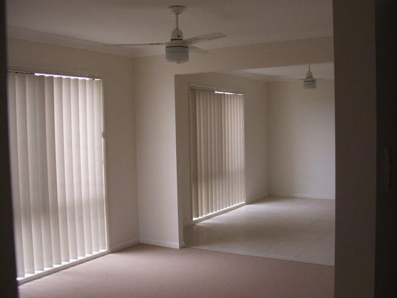 8 Wellers St, Pacific Pines QLD 4211