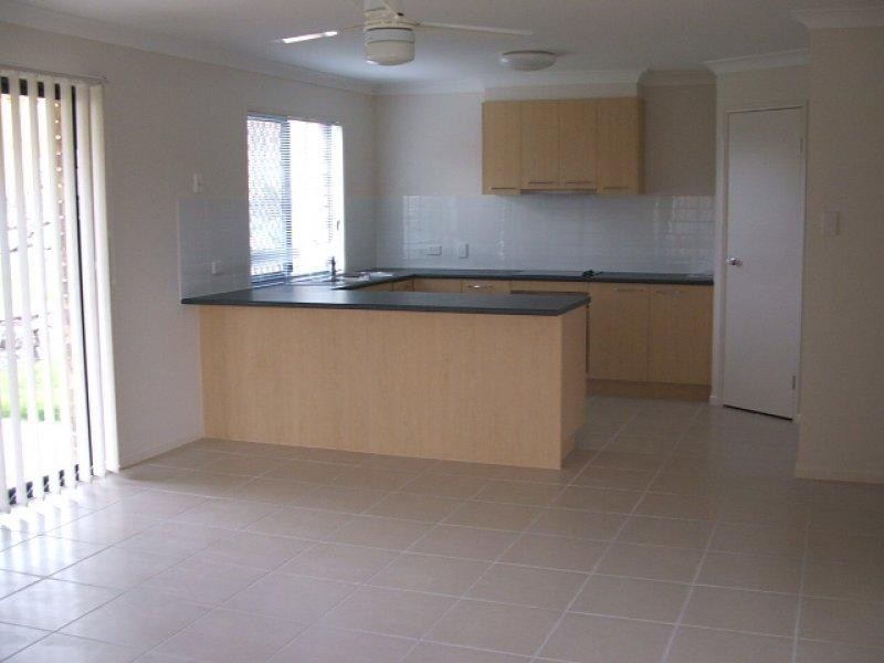 8 Wellers St, Pacific Pines QLD 4211