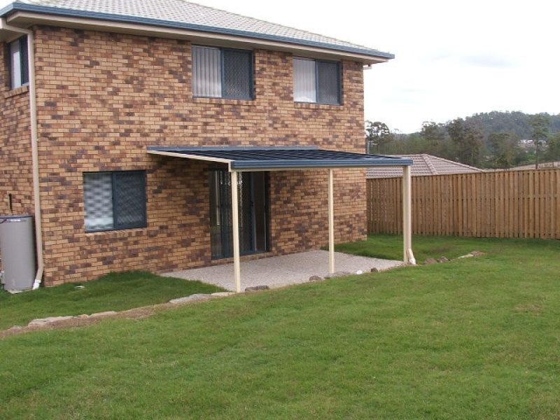 8 Wellers St, Pacific Pines QLD 4211