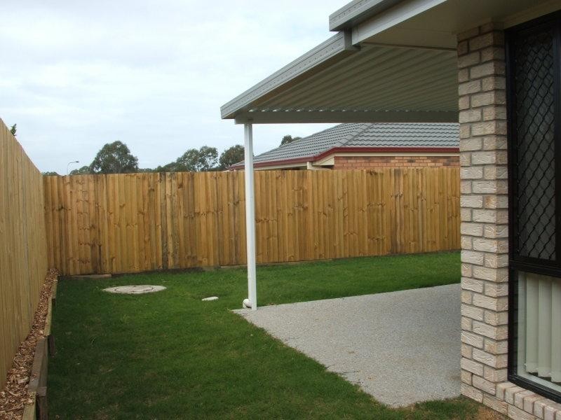 8 Parrey Ct, Rothwell QLD 4022