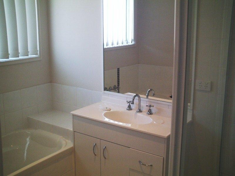 8 Highfields Court Ct, Loganlea QLD 4131