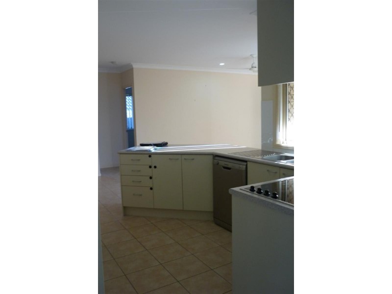 9 Brodie  Ct, Hillcrest QLD 4118