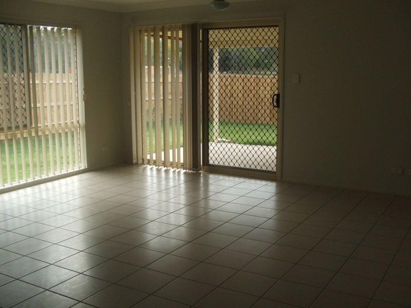 4 Brodie Ct, Hillcrest QLD 4118