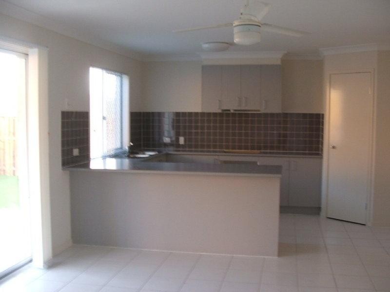 39 Gerard Street St, Pacific Pines QLD 4211