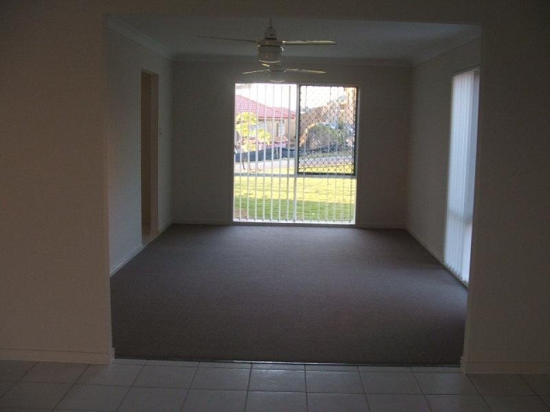 39 Gerard Street St, Pacific Pines QLD 4211