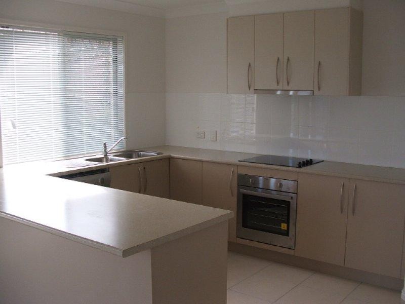 6 Peckham  Ct, Pacific Pines QLD 4211