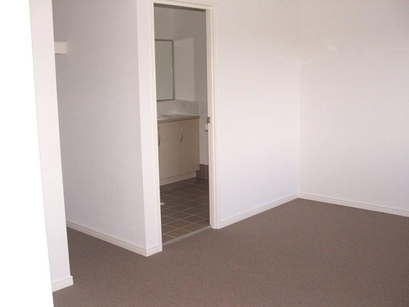 6 Peckham  Ct, Pacific Pines QLD 4211