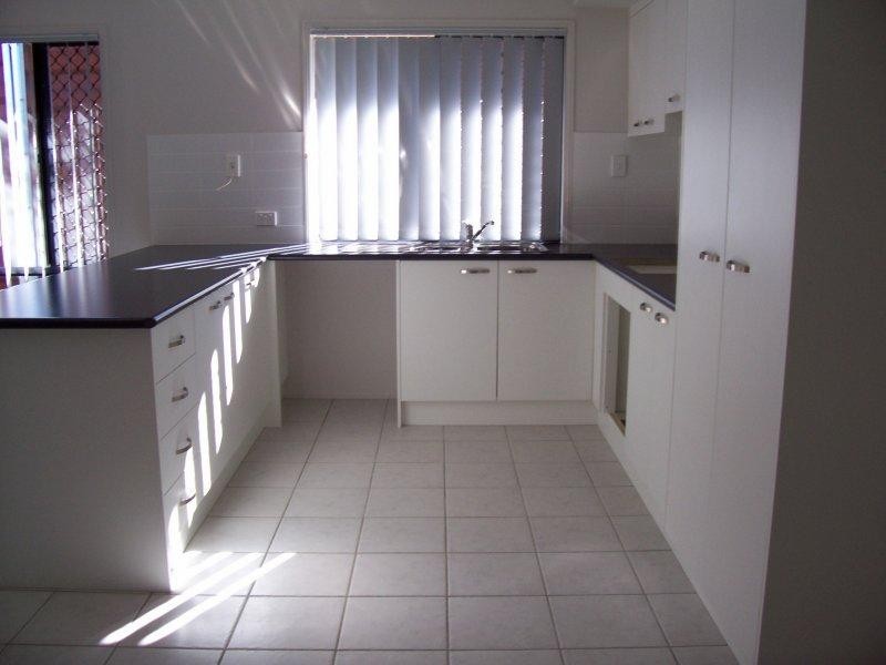 27 Juniper Street St, Heathwood QLD 4110