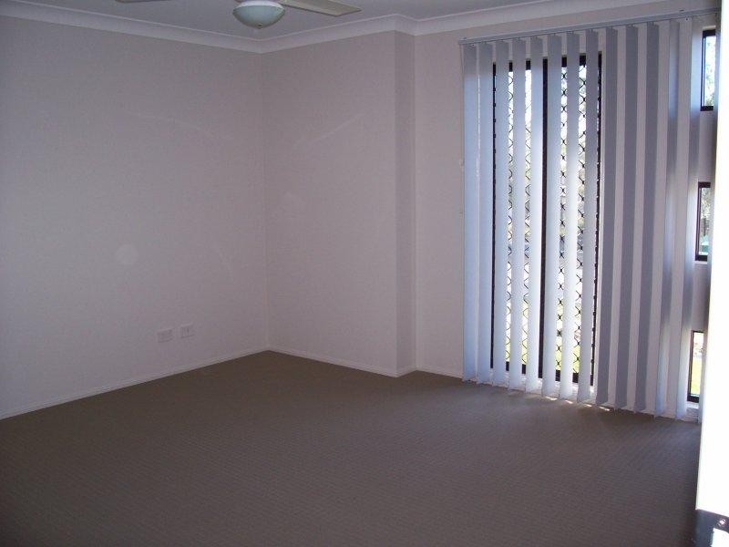 27 Juniper Street St, Heathwood QLD 4110