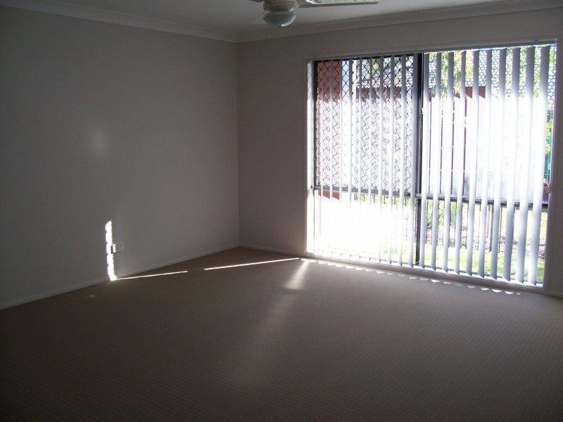 27 Juniper Street St, Heathwood QLD 4110