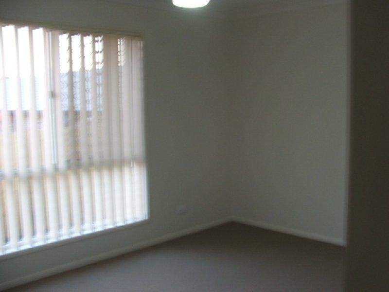 17 Hubner Dr, Rothwell QLD 4022