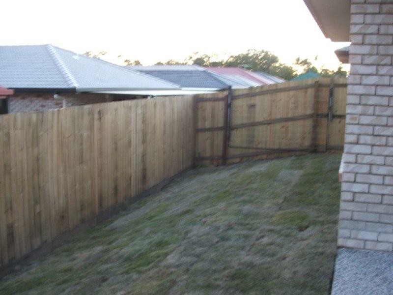17 Hubner Dr, Rothwell QLD 4022