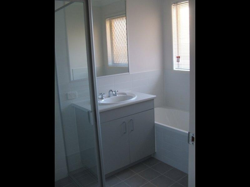 31 Victoria Dr, Pacific Pines QLD 4211