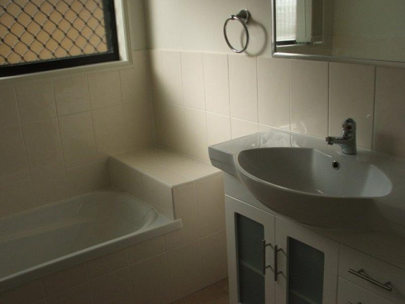 13 Hubner St, Rothwell QLD 4022