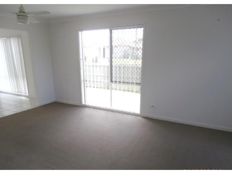 7 Hubner Dr, Rothwell QLD 4022