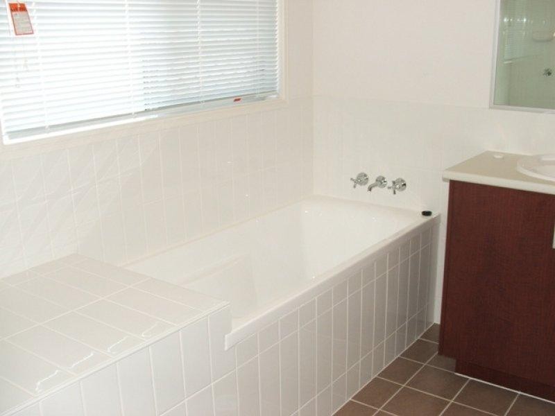 7 Hubner Dr, Rothwell QLD 4022