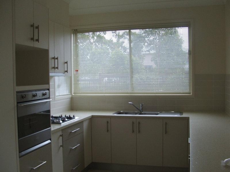 8 Elm Pl, Heathwood QLD 4110