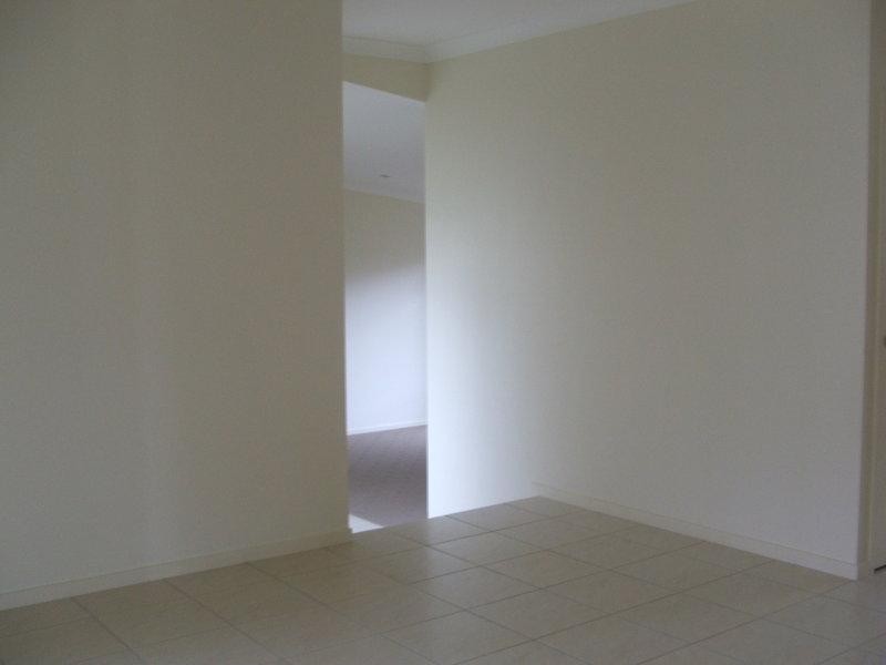 8 Elm Pl, Heathwood QLD 4110