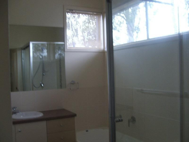 8 Elm Pl, Heathwood QLD 4110