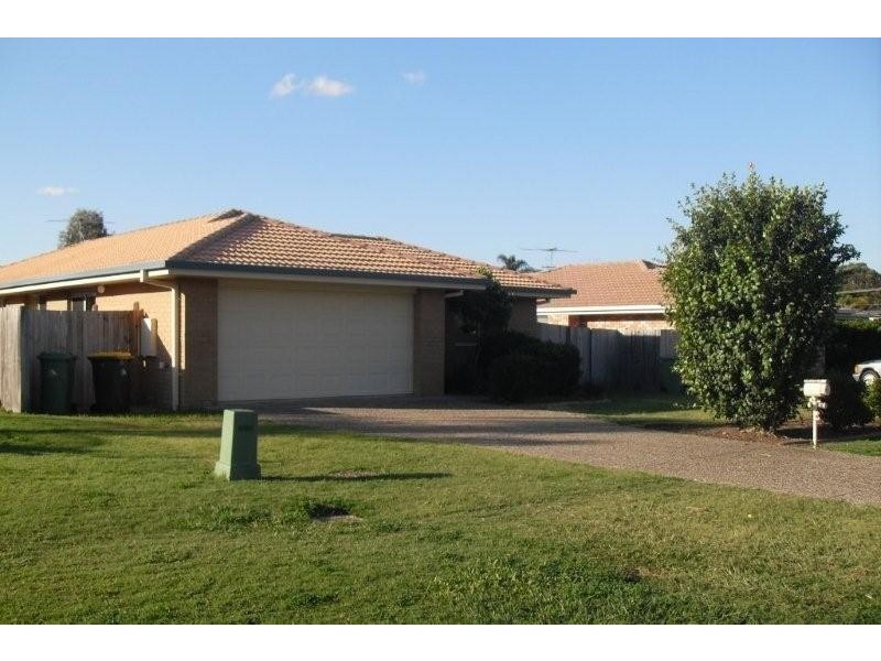 4 Walter St, Scarborough QLD 4020