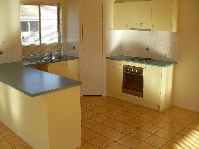4 Walter St, Scarborough QLD 4020