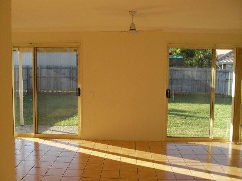 4 Walter St, Scarborough QLD 4020