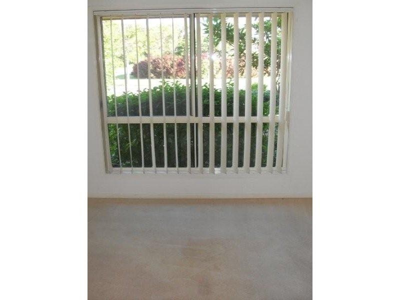 4 Walter St, Scarborough QLD 4020
