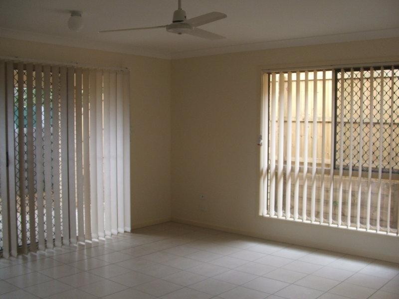 4 Adab  Cl, Boronia Heights QLD 4124