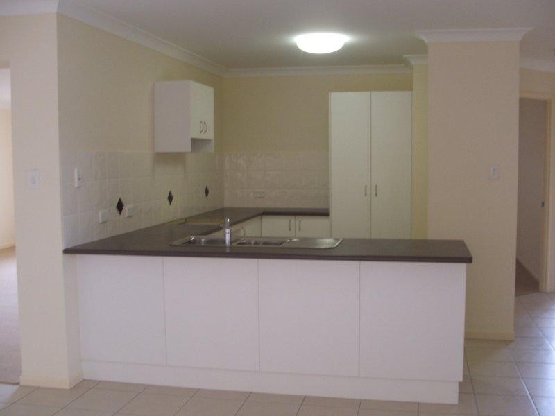 4 Adab  Cl, Boronia Heights QLD 4124