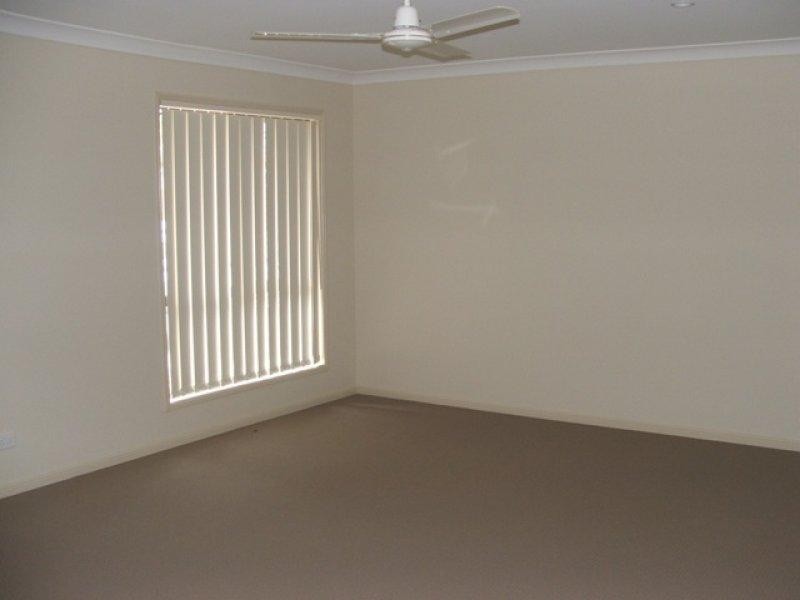 8 Mavis Ct, Rothwell QLD 4022