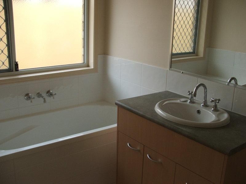 4 Varuna Ct, Rothwell QLD 4022