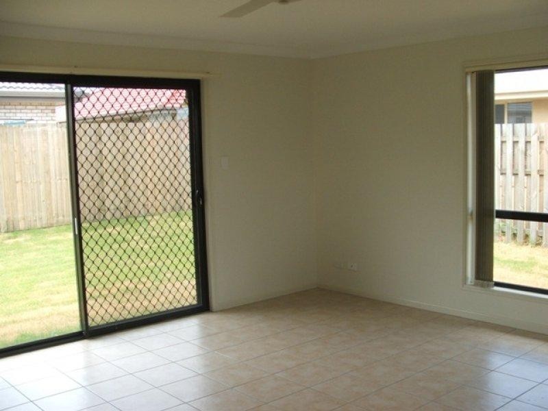 4 Mavis Ct, Rothwell QLD 4022