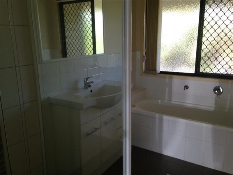 60 Grove Road Rd, Edens Landing QLD 4207