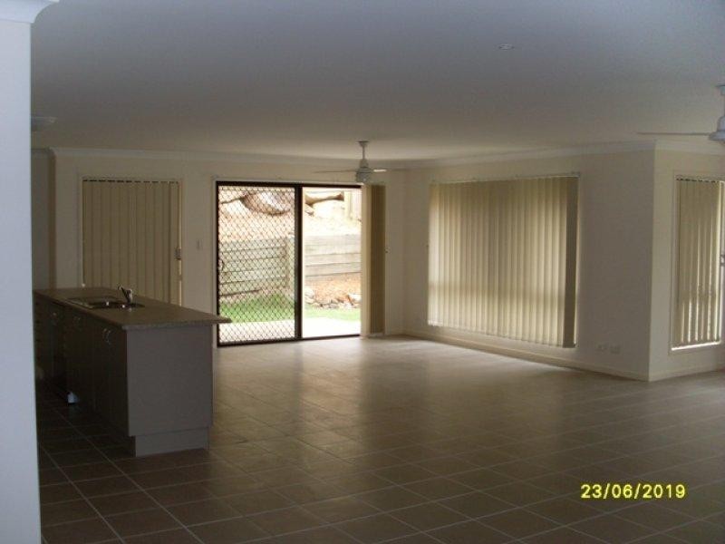 10 Eloise  Pl, Sumner QLD 4074