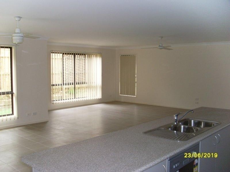 10 Eloise  Pl, Sumner QLD 4074