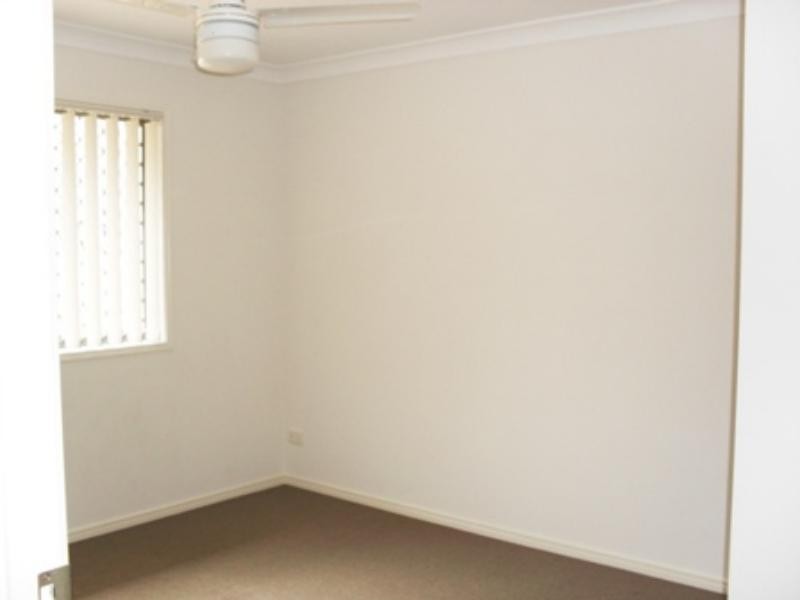 6 Inman Ct, Pacific Pines QLD 4211