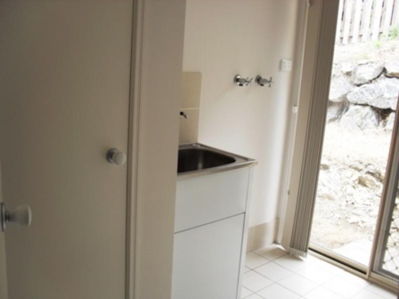 6 Inman Ct, Pacific Pines QLD 4211