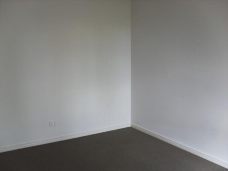 6 Inman Ct, Pacific Pines QLD 4211